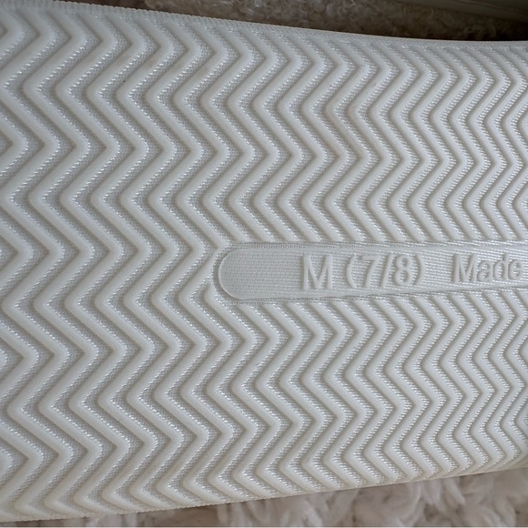 🍒 Mellow & Mod Cherry Slippers🍒 - Picture 7 of 8